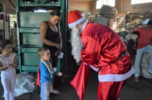 Brinquedos arrecadados na Mostra Cultural da FALB são entregues para mais de 170 crianças