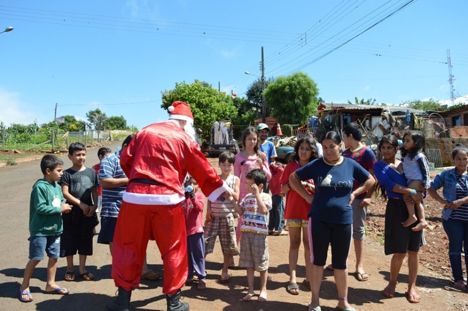 Brinquedos arrecadados na Mostra Cultural da FALB são entregues para mais de 170 crianças