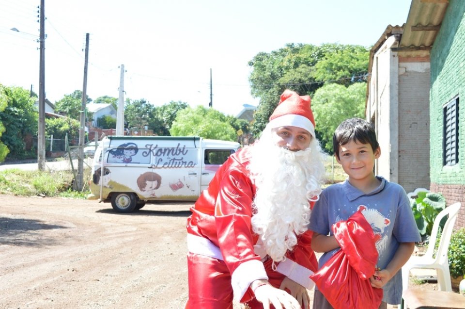 Brinquedos arrecadados na Mostra Cultural da FALB são entregues para mais de 170 crianças