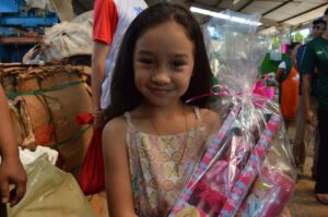 Brinquedos arrecadados na Mostra Cultural da FALB são entregues para mais de 170 crianças