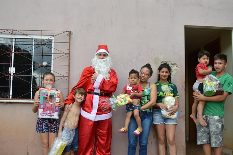 Brinquedos arrecadados na Mostra Cultural da FALB são entregues para mais de 170 crianças