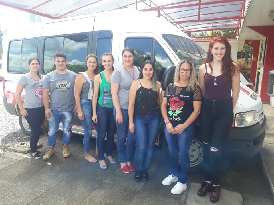 Voluntários realizam doação de sangue