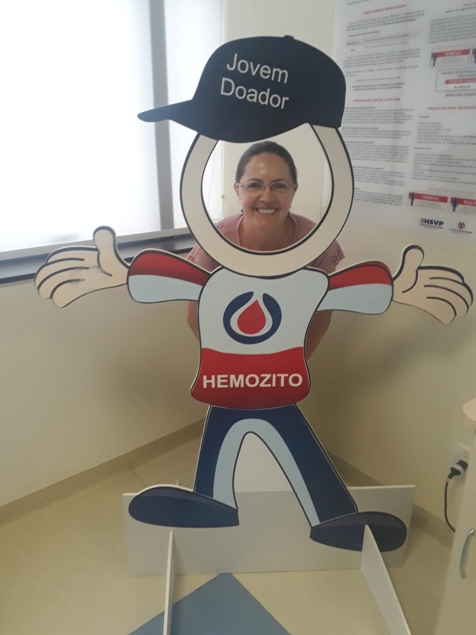 Voluntários realizam doação de sangue