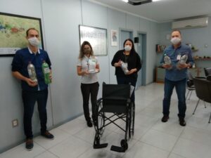 FALB recebe cadeiras de rodas para doação em campanha da Unimed