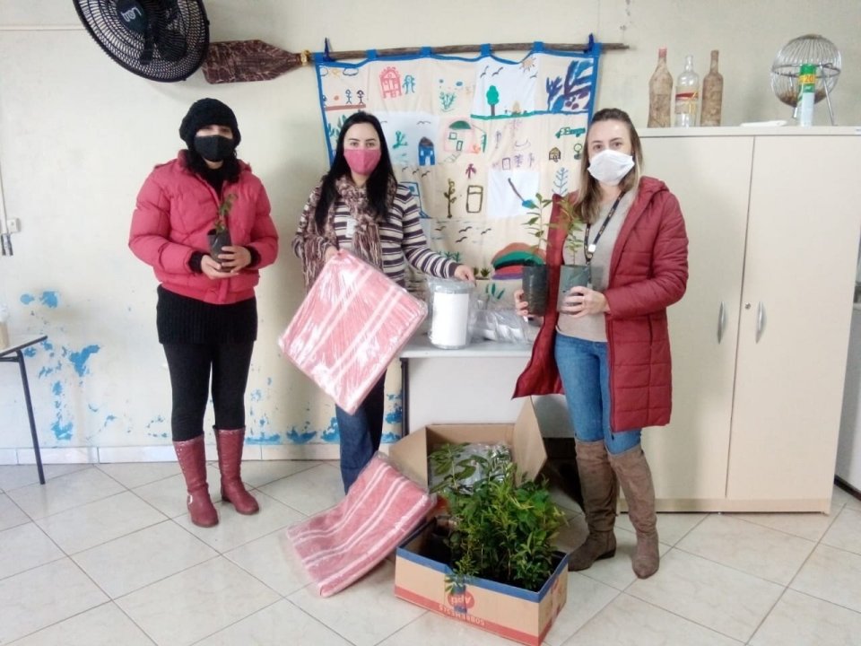 FALB repassa doações ao CRAS Marechal Bormann