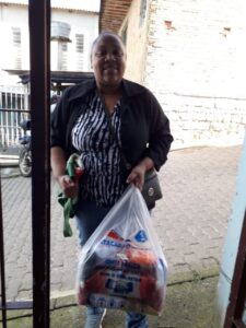 FALB e filial de vendas da Aurora doam alimentos para creche em Porto Alegre