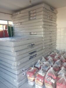 FALB doa colchões, cobertores, cestas básicas e máscaras em Vargem Bonita