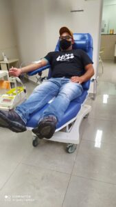 Voluntários de Mandaguari doam sangue no Hemocentro de Maringá
