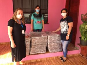 Incubatório Chapecó recebe cobertores para doação