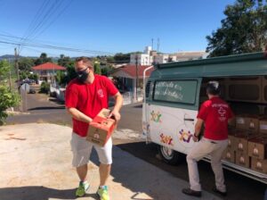 FALB doa alimentos para a Cruz Vermelha em Chapecó