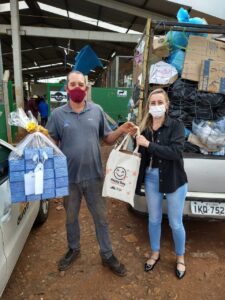 Páscoa da FALB distribui 250 caixas de bombons para crianças de Chapecó