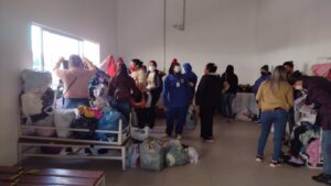Voluntários de Chapecó (SC) e Guatambu (SC) se mobilizam em campanha de doação de roupas