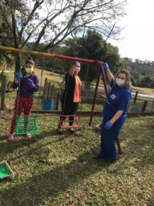 Voluntários do Incubatório Chapecó realizam ação na Escola Nova Aurora
