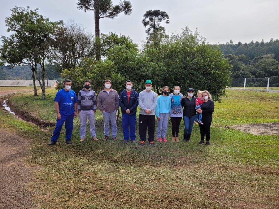 Voluntários do Incubatório Chapecó realizam ação na Escola Nova Aurora