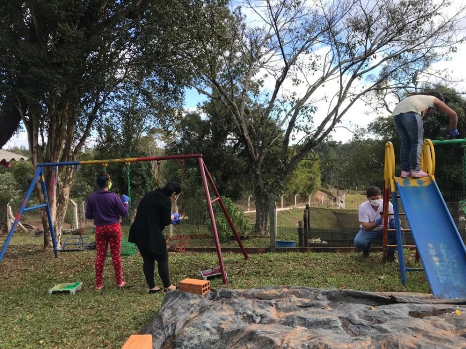 Voluntários do Incubatório Chapecó realizam ação na Escola Nova Aurora