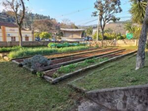 Voluntários de Aratiba (RS) realizam melhorias em escola