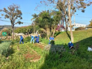 Voluntários de Aratiba (RS) realizam melhorias em escola