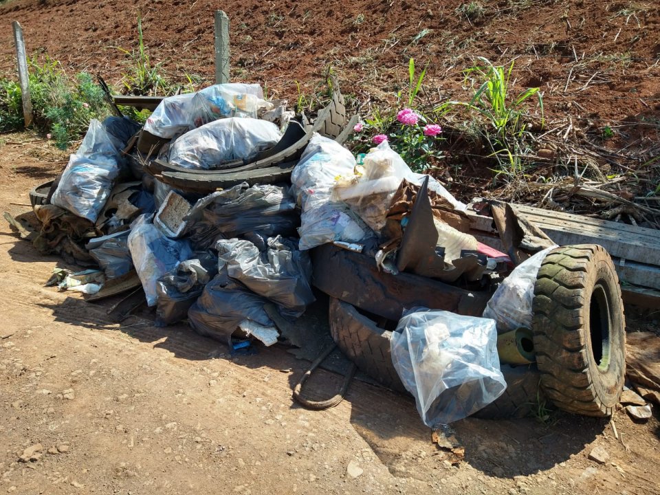 Voluntários participam de mutirão de limpeza de rios em Chapecó (SC)