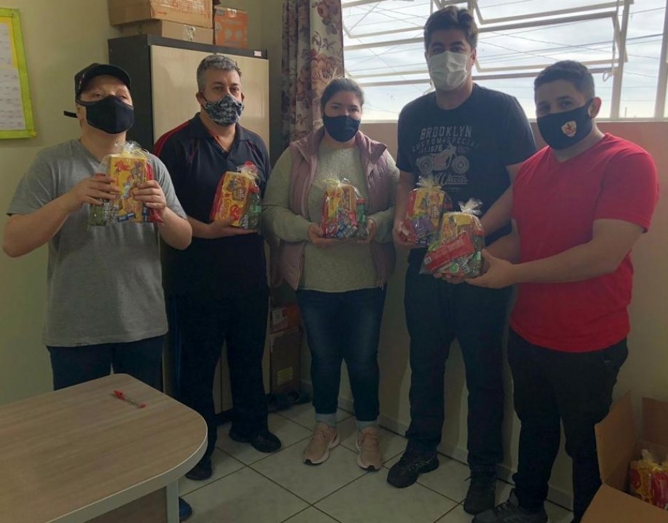 Voluntários da FALB realizam ações de Dia das Crianças em entidades sociais