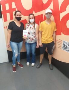 Voluntários realizam doação de sangue