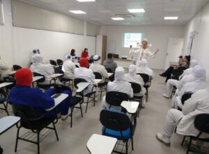 Fundação ALB incentiva a sustentabilidade com palestras em unidades da mantenedora Aurora Coop