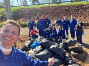 Voluntários da Aurora Coop engajados na preservação do meio ambiente