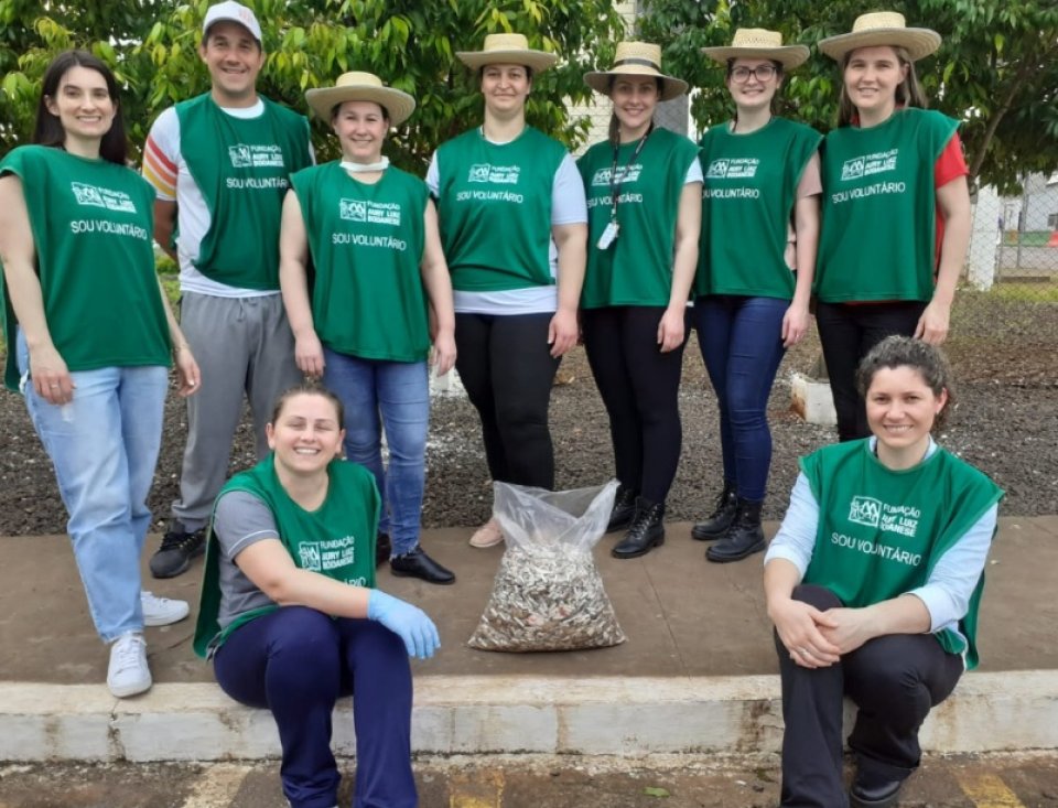 Voluntários da Aurora Coop engajados na preservação do meio ambiente