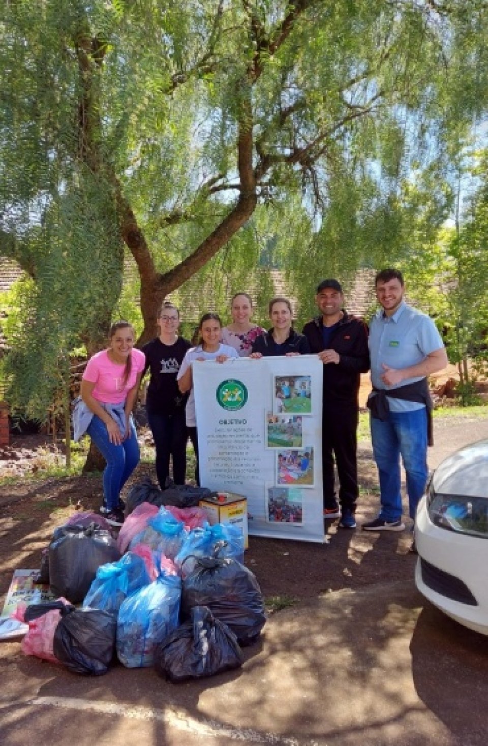 Voluntários da Aurora Coop engajados na preservação do meio ambiente