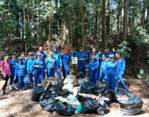 Voluntários da Aurora Coop engajados na preservação do meio ambiente