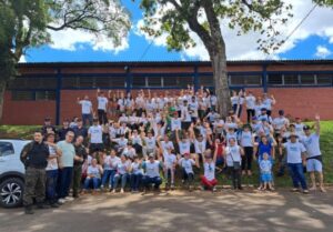 Voluntários participam de mutirão de limpeza em Sarandi (RS)