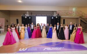 Filhas de colaboradores da Aurora Coop realizam o sonho de debutar