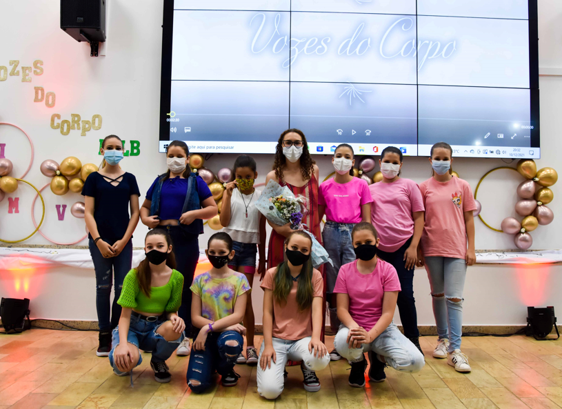 Programa Vozes do Corpo encerra atividades do ano com apresentações de dança e palestra