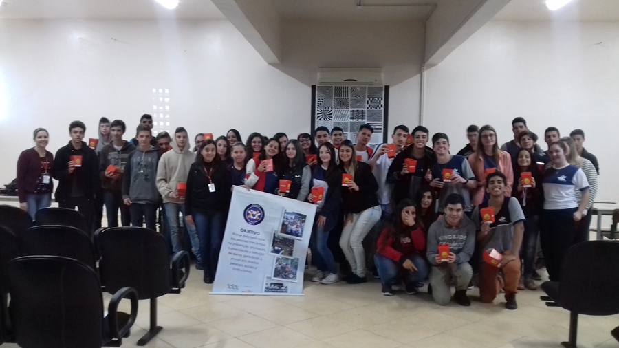 Cinema da Prevenção é realizado por multiplicadores na Escola de Educação Básica São Miguel