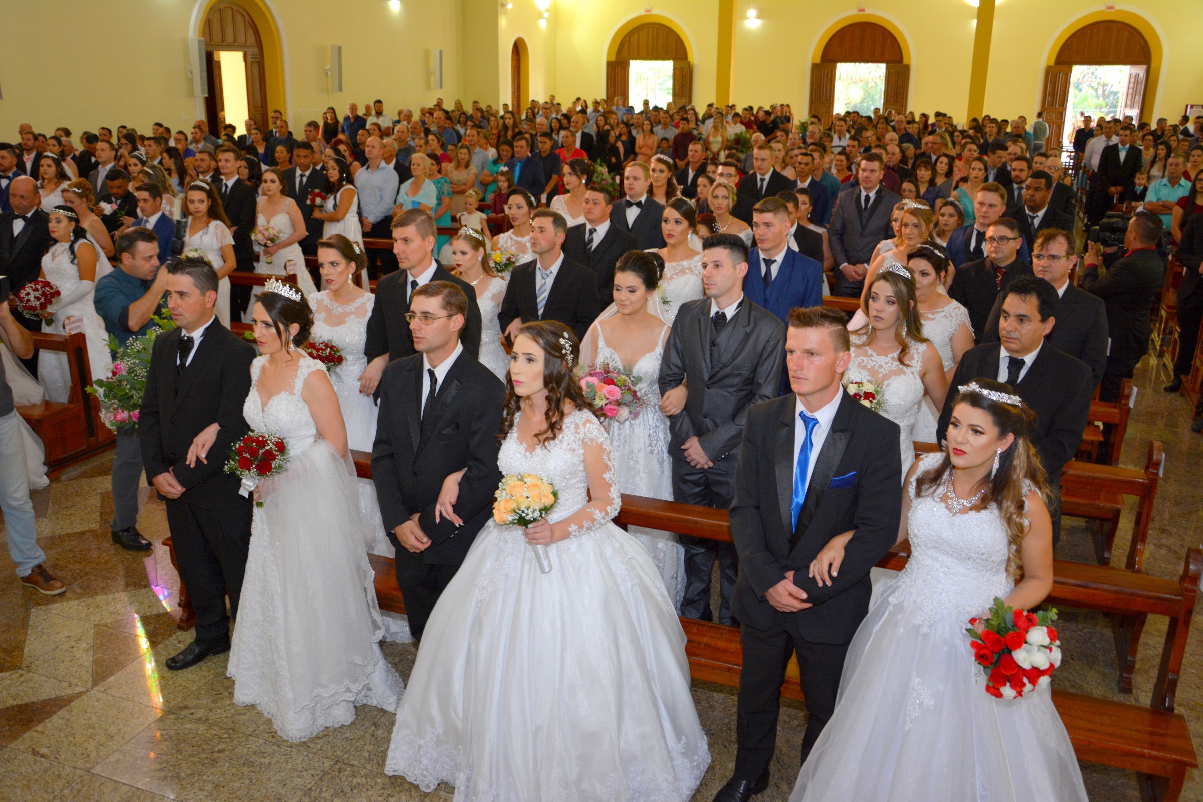 Sessenta e seis casais dizem “sim” no Casamento Cooperado da Fundação Aury Luiz Bodanese