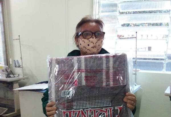 Educandos da APAE de Xaxim (SC) recebem cobertores de voluntários da FALB