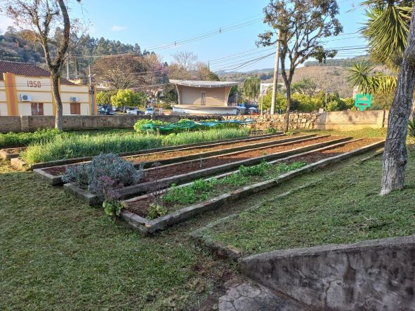 Voluntários de Aratiba (RS) realizam melhorias em escola