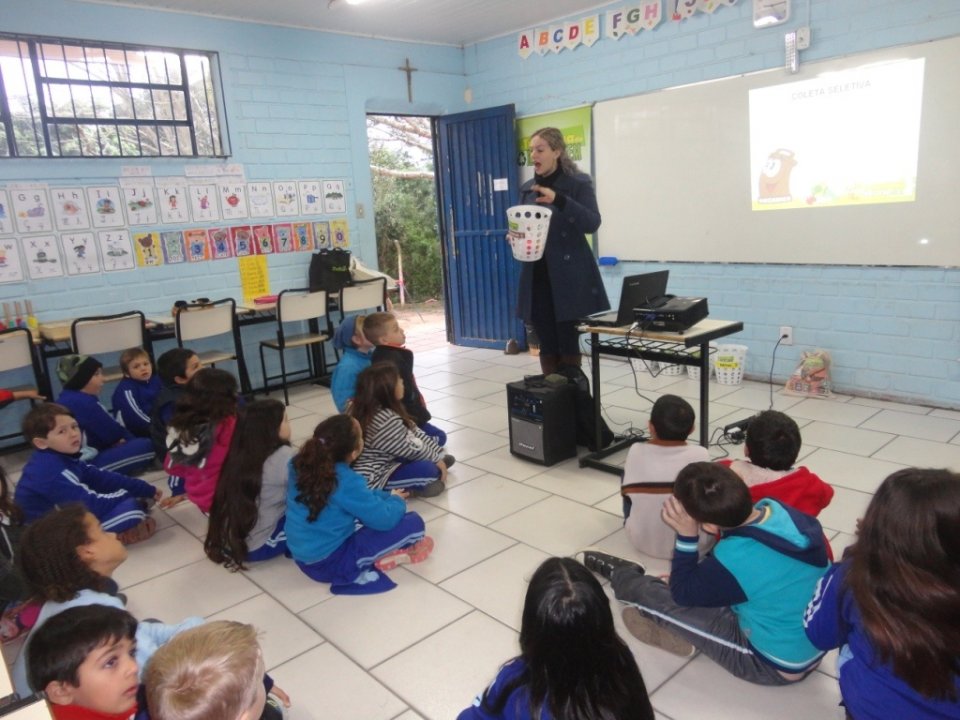 A Turminha da Reciclagem/RS atende escolas no mês de Julho