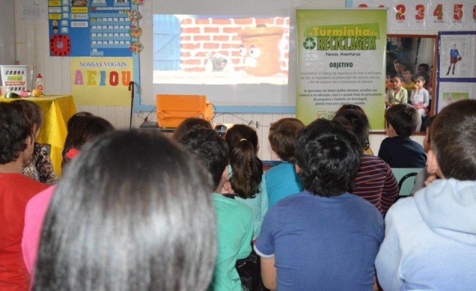 Sensibilização com A Turminha da Reciclagem no mês de Julho