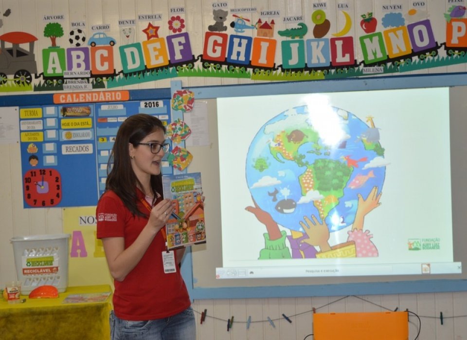 Sensibilização com A Turminha da Reciclagem no mês de Julho