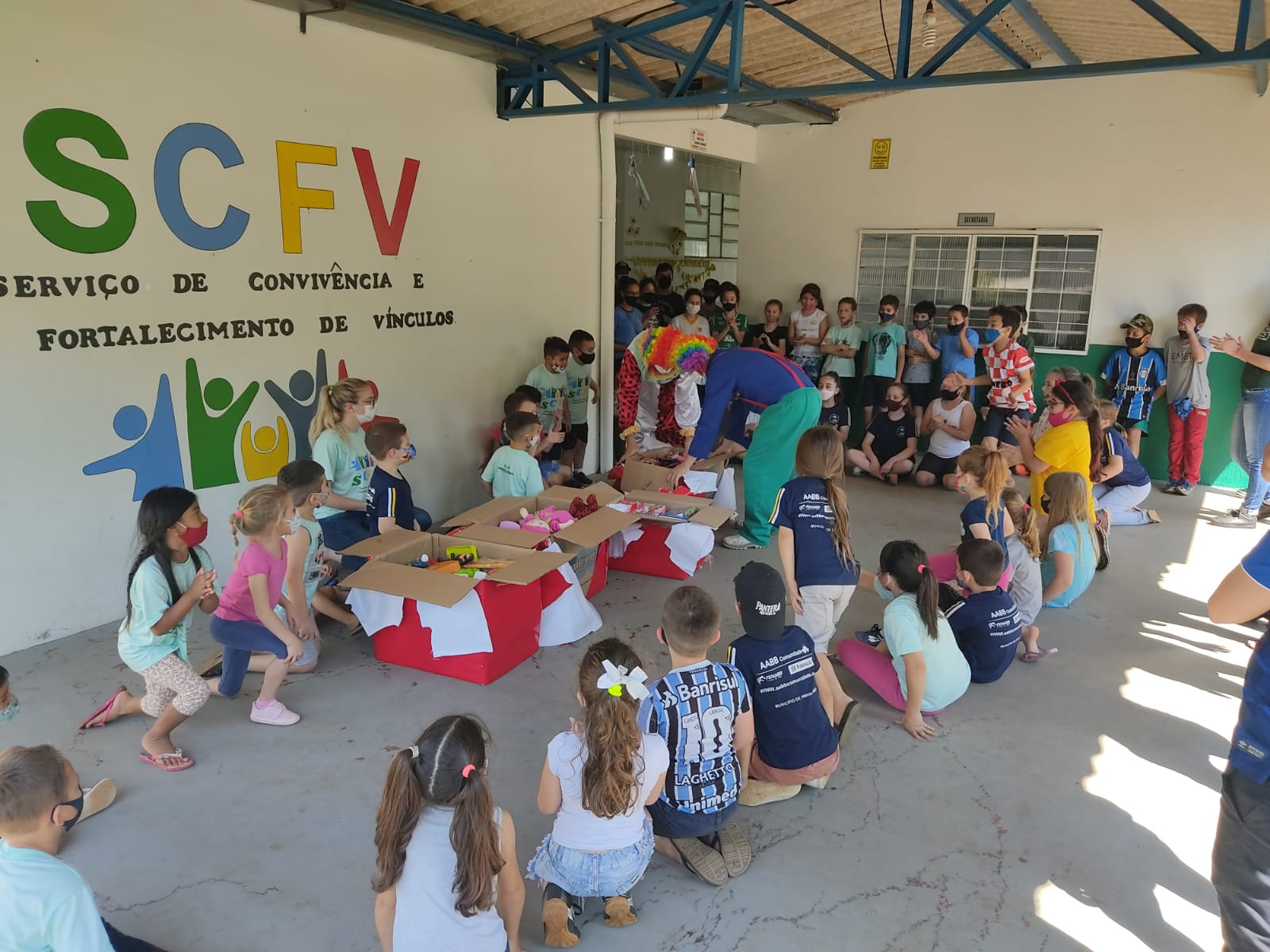 Voluntários da FALB realizam ações de Dia das Crianças em entidades sociais