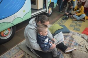 Master Sonda Shopping recebe contação de histórias