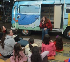 Master Sonda Shopping recebe contação de histórias