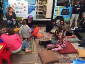 Master Sonda Shopping recebe contação de histórias