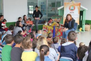 Roda de Leitura visita instituições de ensino em Chapecó e Paial